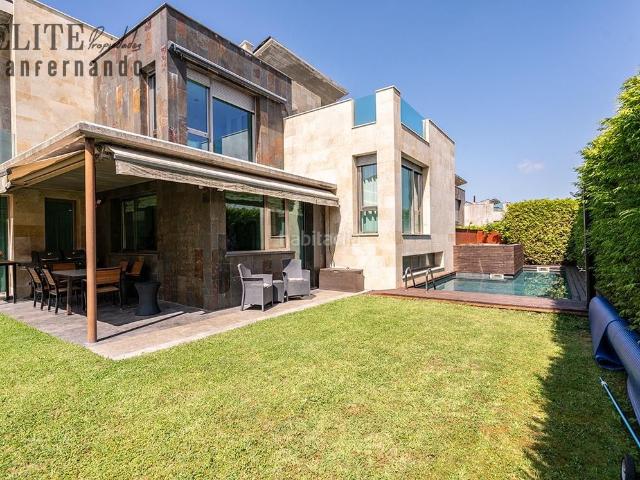 Casa en venta en Santa Cruz de Bezana, Mompia. Donde el hogar se convierte en experiencia Chalet independiente con piscina en Mompia. Casas Santa Cruz de.