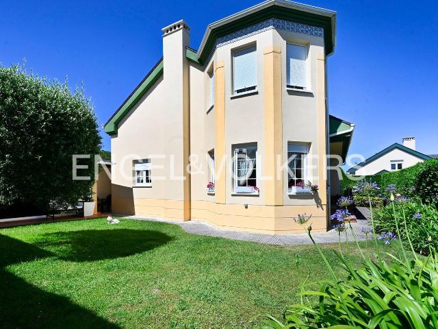 Casa en venta en Santa Cruz de Bezana, Soto de la Marina. Casa independiente a un paso de Playa San Juan de la Canal. Casas Santa Cruz de.