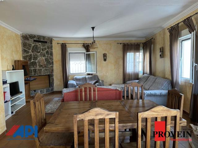 Casa en venta en Santa Cruz del Retamar. Gran casa independiente con 6 dormitorios, vivienda anexa y 366 m² construidos. Casas Santa Cruz del.
