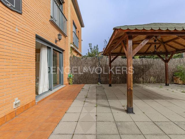 Casa en venta en Santa Perpètua de Mogoda. Casa a 3 vientos en Valleslona. Casas Santa Perpètua de.