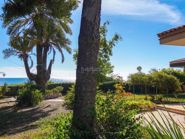 Casa en venta en Santa Pola, Calas Santa Pola Este. Villa en primera línea de playa. Casas Santa.