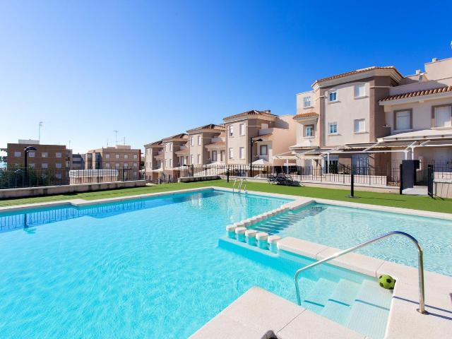 Casa en venta en Santa Pola, Calas Santiago Bernabeu. Exclusivo Bungalow en Santa Pola con Piscina y Terraza. Casas Santa.
