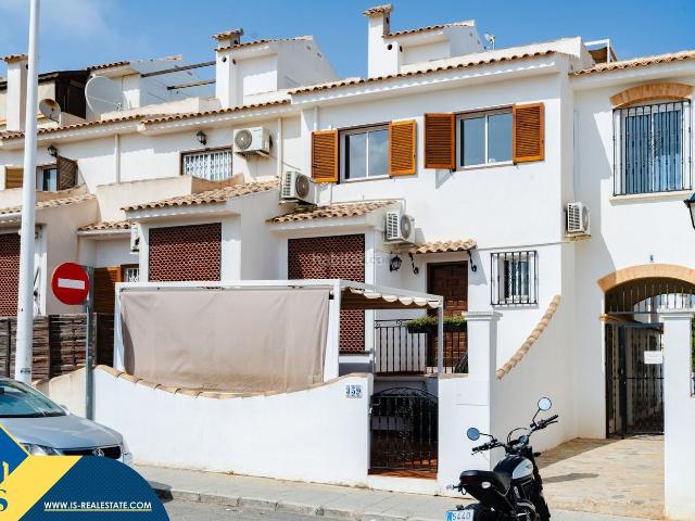 Casa en venta en Santa Pola, Gran Vista Olivo de Oro. Casa con piscina comunitaria en la provincia de Alicante, en la localidad de Gran Alacant. 6 habitaciones 287 m² A 1 kilómetro. Casas Santa.
