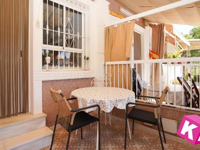 Casa en venta en Santa Pola, Gran Playa. Bungalow con una bonita terraza orientada al sur. Casas Santa.