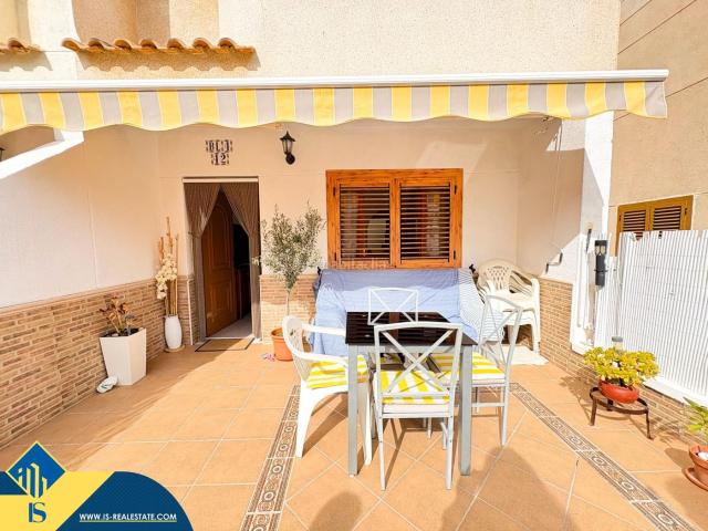 Casa en venta en Santa Pola, Monte Faro Altomar II. Casa con piscina comunitaria, en la provincia de Alicante, en la ciudad de Alicante. 2 habitaciones 81 m² A 1,2 km del mar. Casas Santa.