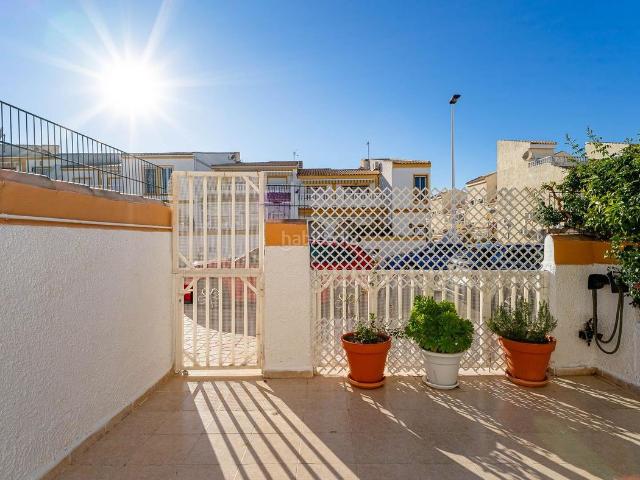 Casa en venta en Santa Pola, Monte y Mar. Bungalow planta alta de 3 dormitorios con jardín y piscina comunitaria en Gran Alacant. Casas Santa.