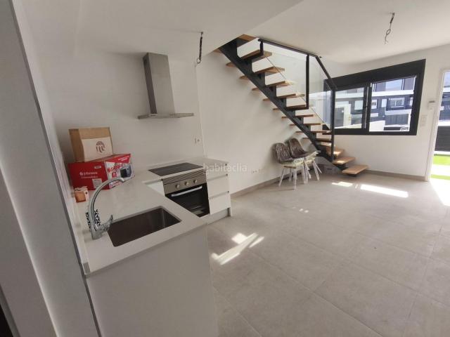 Casa en venta en Santa Pola, Monte y Mar. Vivienda de obra nueva con vistas despejadas y solárium en Gran Alacant. Casas Santa.
