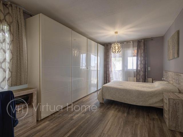 Casa en venta en Santa Susanna. Chalet con licencia turística y 4 apartamentos. Vistas al mar y piscina!. Casas Santa.