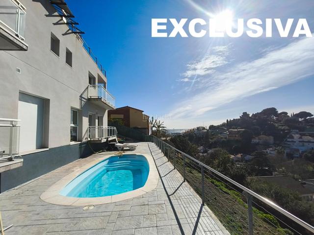 Casa en venta en Santa Susanna. ¡EXCLUSIVA! DOS CASAS ADOSADAS CON LICENCIA TURÍSTICA Y VISTAS AL MAR. Casas Santa.