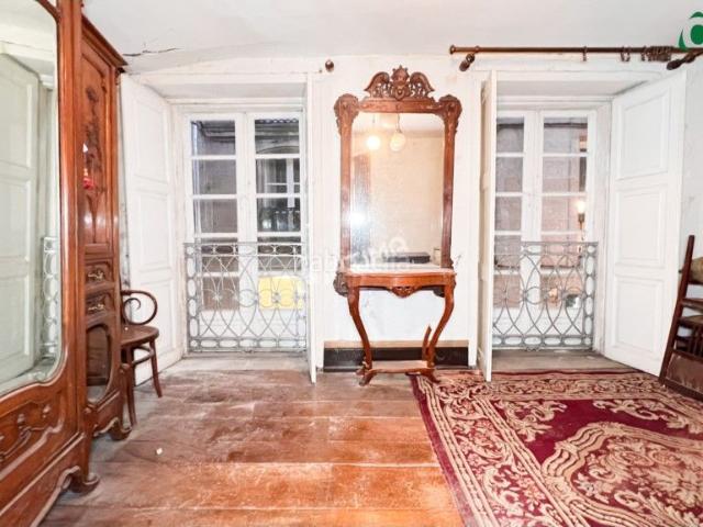 Casa en venta en Santiago de Compostela, Casco Histórico. Casa en venta en el casco histórico de Santiago de Compostela, a 1 minuto de plaza de Galicia PRECIO NEGOCIABLE. Casas Santiago de.