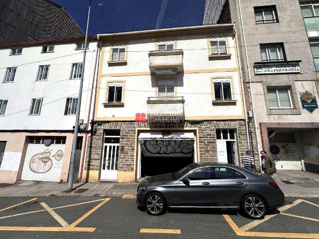Casa en venta en Santiago de Compostela, Castiñeiriño Cruceiro de Sar. Casa con gran potencial de inversión en Rúa do Restollal, Santiago de Compostela. Casas Santiago de.
