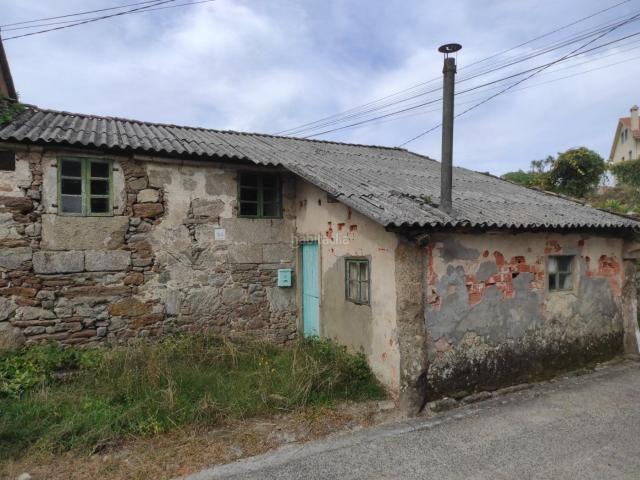 Casa en venta en Santiago de Compostela, Parroquias de Santiago. CASA DE PIEDRA PARA RESTAURAR CON FINCA. Casas Santiago de.