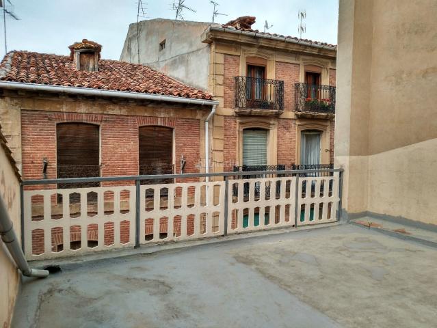 Casa en venta en Santo Domingo de la Calzada. Espectacular casa en pleno casco histórico de Santo Domingo De La Calzada. Calle comercial, perfecta para alojamiento rural. Casas Santo Domingo de la.