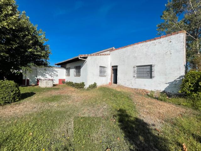 Casa en venta en Santovenia de la Valdoncina. Casa con Finca en la Carretera de La Bañeza. Casas Santovenia de la.