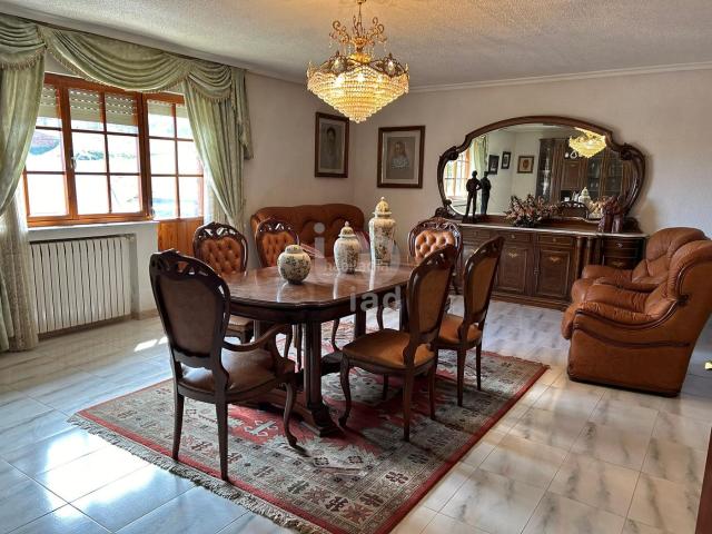 Casa en venta en Santovenia de la Valdoncina. Casas Santovenia de la.