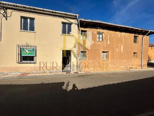 Casa en venta en Santovenia de la Valdoncina. GRAN CASA CON JARDIN EN SANTOVENIA DE LA VALDONCINA!. Casas Santovenia de la.