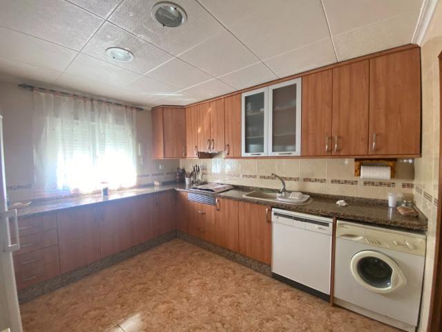 Casa en venta en Sax. Tenemos el gusto de ofreceros esta maravillosa propiedad que tenemos en venta en Sax.Si empezamos por la localización, no puede es. Casas.
