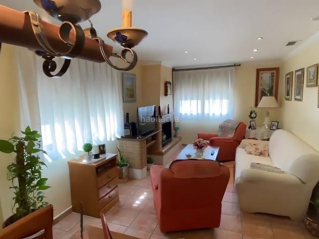 Casa en venta en Sax. Este magnífico adosado de 5 dormitorios y 2 baños destaca por su amplitud, excelente distribución y acabados de alta calidad, conv. Casas.