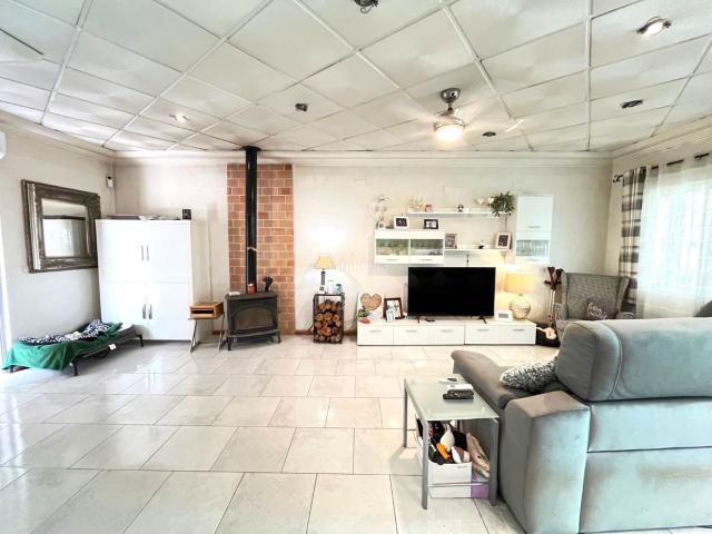Casa en venta en Sax. Cuando vendí esta propiedad a sus actuales propietarios, me alegré muchísimo por ellos. Yo tengo una vivienda muy cerca y siempre. Casas.