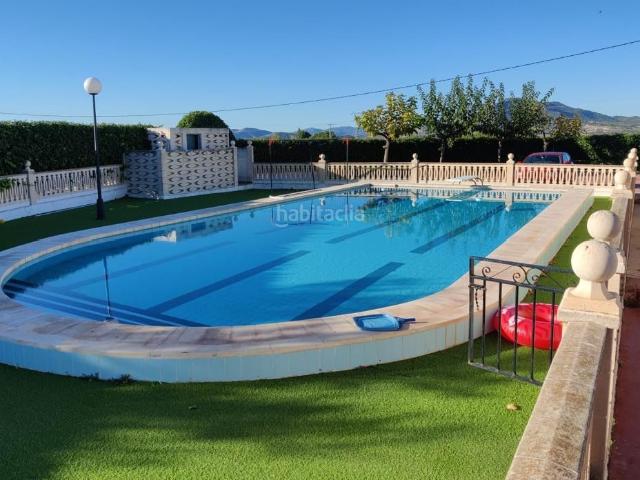 Casa en venta en Sax. En venta esta gran propiedad y a tan solo 2 km de Sax.Si eres de los que le gusta hacer deporte al aire libre esta es tu gran opor. Casas.