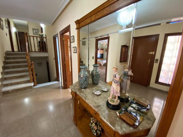 Casa en venta en Sax. Presentamos esta magnífica casa ubicada en urbanización residencial, construida con excelentes calidades y diseñada para disfrutar. Casas.