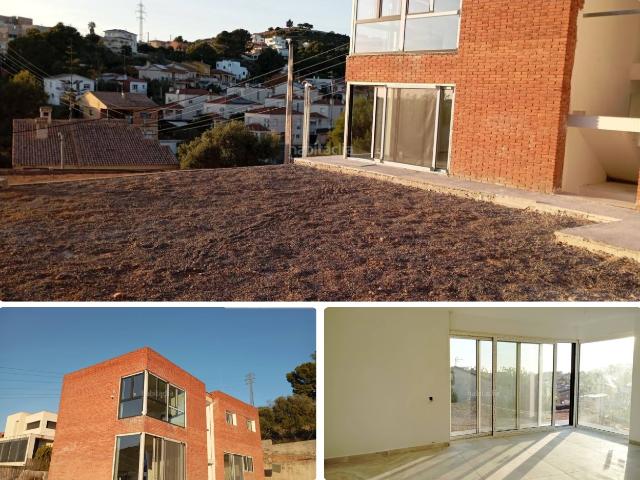 Casa en venta en Segur de Calafell, Segur de Calafell Nucli Urbà Costa Dorada. OBRA NUEVA CON VISTA AL MAR CASA INDEPENDIENTE 220 M2. Casas Segur de.