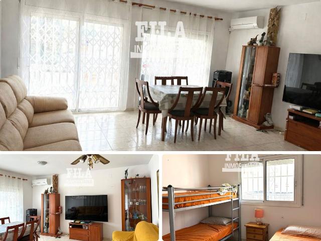 Casa en venta en Segur de Calafell, Segur de Calafell Nucli Urbà Costa Dorada. Preciosa casa adosada esquinera cerca de todos los servicios. Casas Segur de.