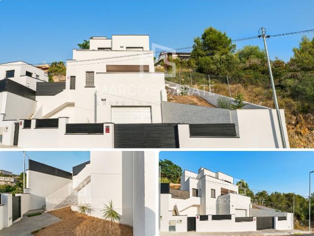Casa en venta en Segur de Calafell, Segur de dalt Costa Dorada. Exclusiva vivienda con piscina, gran parcela y posibilidad de ascensor !. Casas Segur de.
