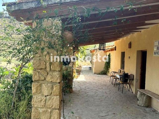 Casa en venta en Sella. Casa independiente con cultivos. Casas.