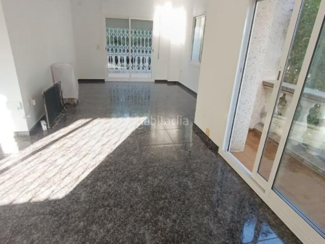 Casa en venta en Sentmenat. Casa a 1 minuto del bus a Castellar o Sentmenat centro. Casas.