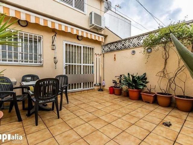 Casa adosada en venta en Sentmenat, de 130 m² 3 habitaciones por 356.800