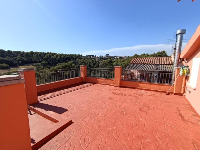 Casa en venta en Sentmenat. Especatacular casa en Pedrasanta, con solarium y mucho mas. Casas.