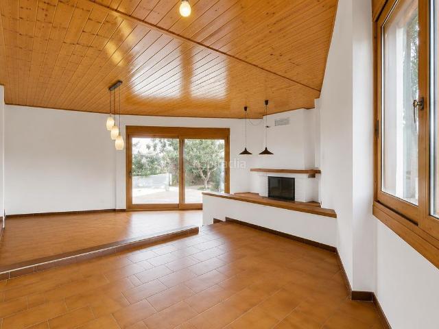 Casa en venta en Sentmenat. Exclusiva casa en Pedrasanta, Sentmenat Espacio, luz, jardín y calidad de vida. Casas.