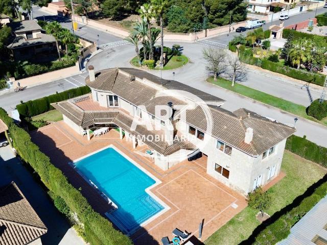 Casa en venta en Serra. PROPIEDAD EN VENTA EN URBANIZACIÓN PORTA COELI, SERRA. Casas.