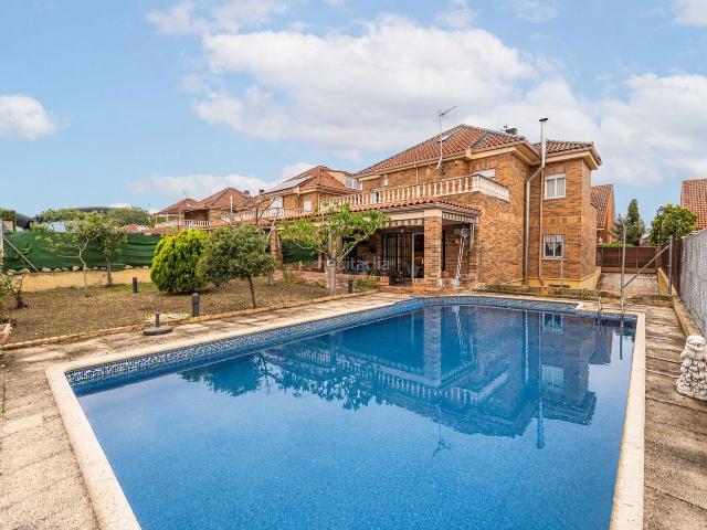 Casa en venta en Serranillos del Valle. ESPECTACULAR CHALET INDEPENDIETE EN SERRANILLOS. Casas Serranillos del.