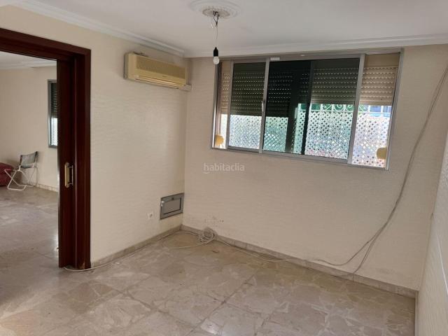 Casa en venta en Sevilla, Juan XXIII Rochelambert. Casa de 94 m con 4 dormitorios y trastero en Barriada Juan XXIII. Casas.