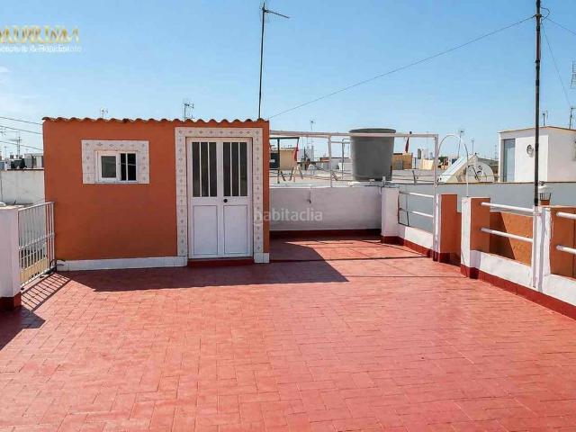Casa en venta en Sevilla, Valdezorras El Gordillo. OPORTUNIDAD DE CASA PARA REFORMAR A TU GUSTO EN VALDEZORRAS. Casas.