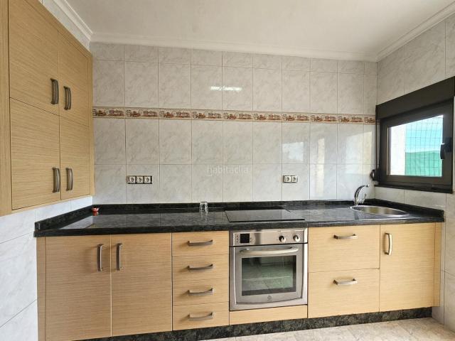 Casa en venta en Siero, Viella Granda Meres. CASA ADOSADA CON PATIO Y GARAJE. Casas.