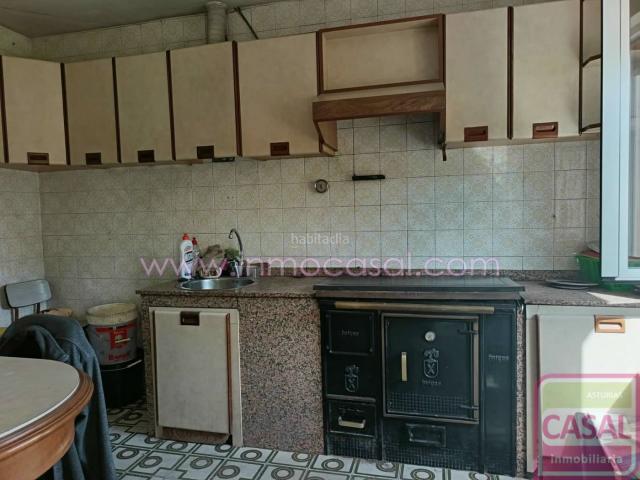 Casa en venta en Siero, Viella Granda Meres. Se vende casa en Siero, consta de tres dormitorios, salón, cocina y baño. Terraza en la parte delantera, cochera y trastero. La ca. Casas.