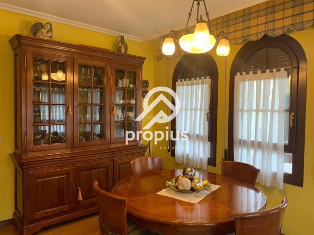 Casa en venta en Siero, Viella Granda Meres. Propius vende impresionante casa unifamiliar de 6 habitaciones, 5 baños y parcela de 1850 metros en Viella Siero. Casas.