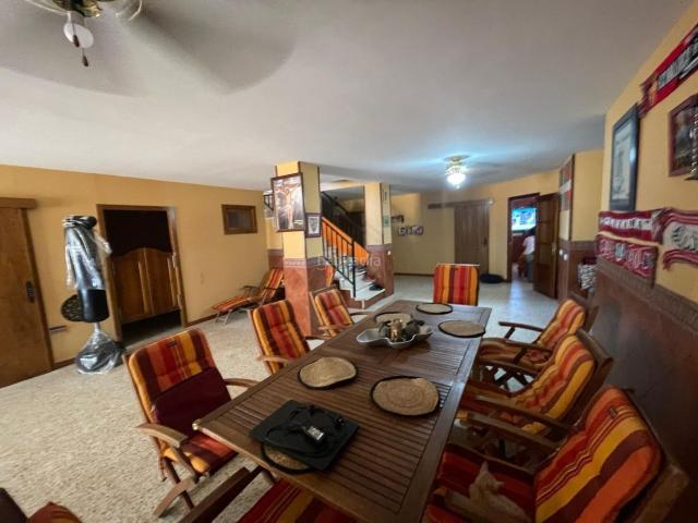 Casa en venta en Sierra de Fuentes. CASA DE CAMPO CON NAVE DE 300M EN EL COLLADO SIERRA DE FUENTES. Casas Sierra de.