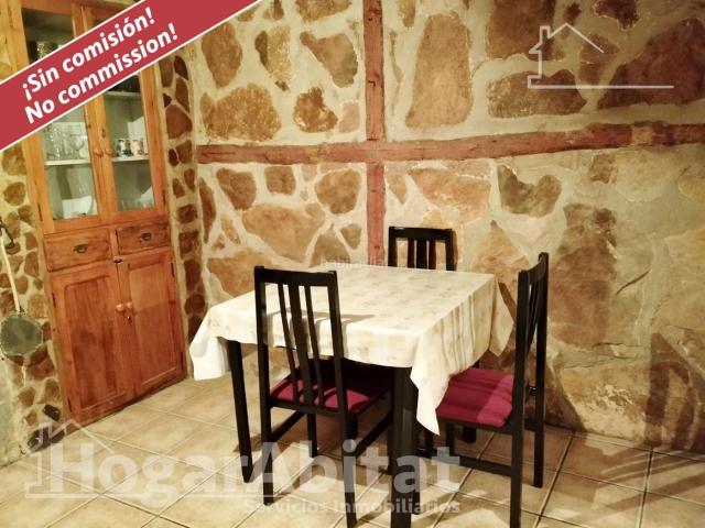 Casa en venta en Sierra Engarcerán. CASA ESQUINERA CON BARBACOA Y RODEADA DE NATURALEZA. Casas Sierra.