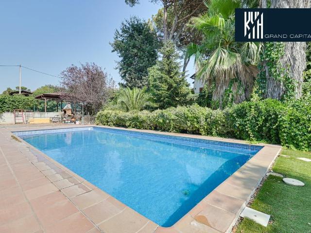 Casa en venta en Sils. CASA KING PARK SILS. Casas.
