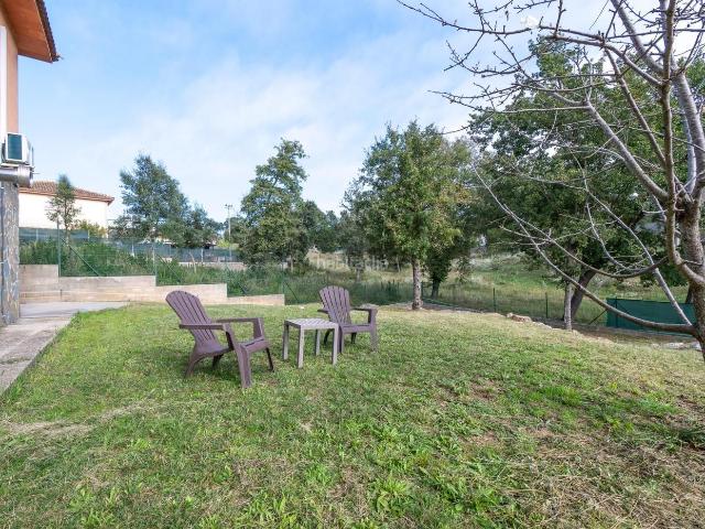 Casa en venta en Sils. PRODUCTE APIALIA Casa unifamiliar construïda el 2006. Sobre una parcella de 1000 m2 i compta amb 213 m2 útils, 3 habitacions i 2. Casas.