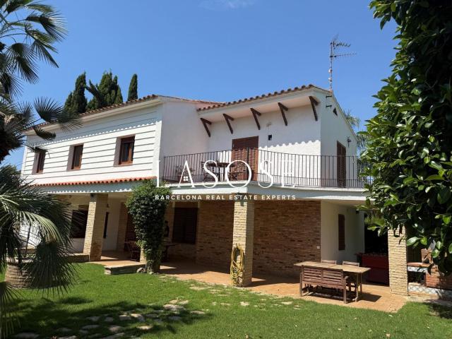 Casa en venta en Sitges, Can Girona Terramar Vinyet Costa Dorada. El último gran lienzo en blanco de Terramar cree la villa de sus sueños a pasos del mar. Casas.
