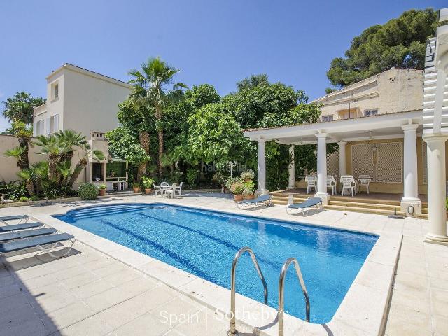 Casa en venta en Sitges, Can Girona Terramar Vinyet Costa Dorada. Elegante villa de estilo colonial en Terramar, Sitges, justo en frente del mar. Casas.
