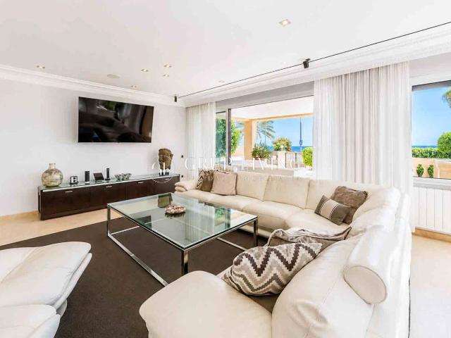 Casa en venta en Sitges, Can Girona Terramar Vinyet Costa Dorada. VILLA MADONNA IMPRESIONANTE VILLA FRENTE AL MAR EN UNA DE LAS ZONAS MÉS EXCLUSIVAS DEL MEDITERRÁNEO. Casas.