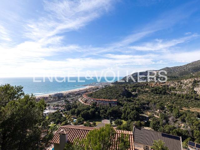 Casa en venta en Sitges, Les Botigues de Sitges Costa Dorada. Exclusividad, Lujo y Vistas Panorámicas en Castelldefels. Casas.