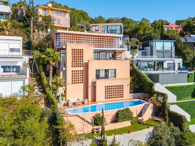 Casa en venta en Sitges, Levantina Montgavina Quintmar Costa Dorada. Gran villa orientada al sur con impresionantes vistas al mar en Levantina. Casas.