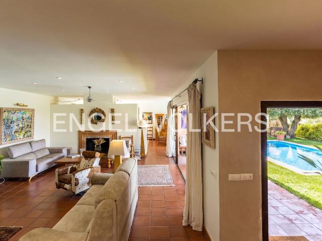 Casa en venta en Sitges, Levantina Montgavina Quintmar Costa Dorada. Descubra una villa exclusiva en Sitges Privacidad y vistas al mar. Casas.